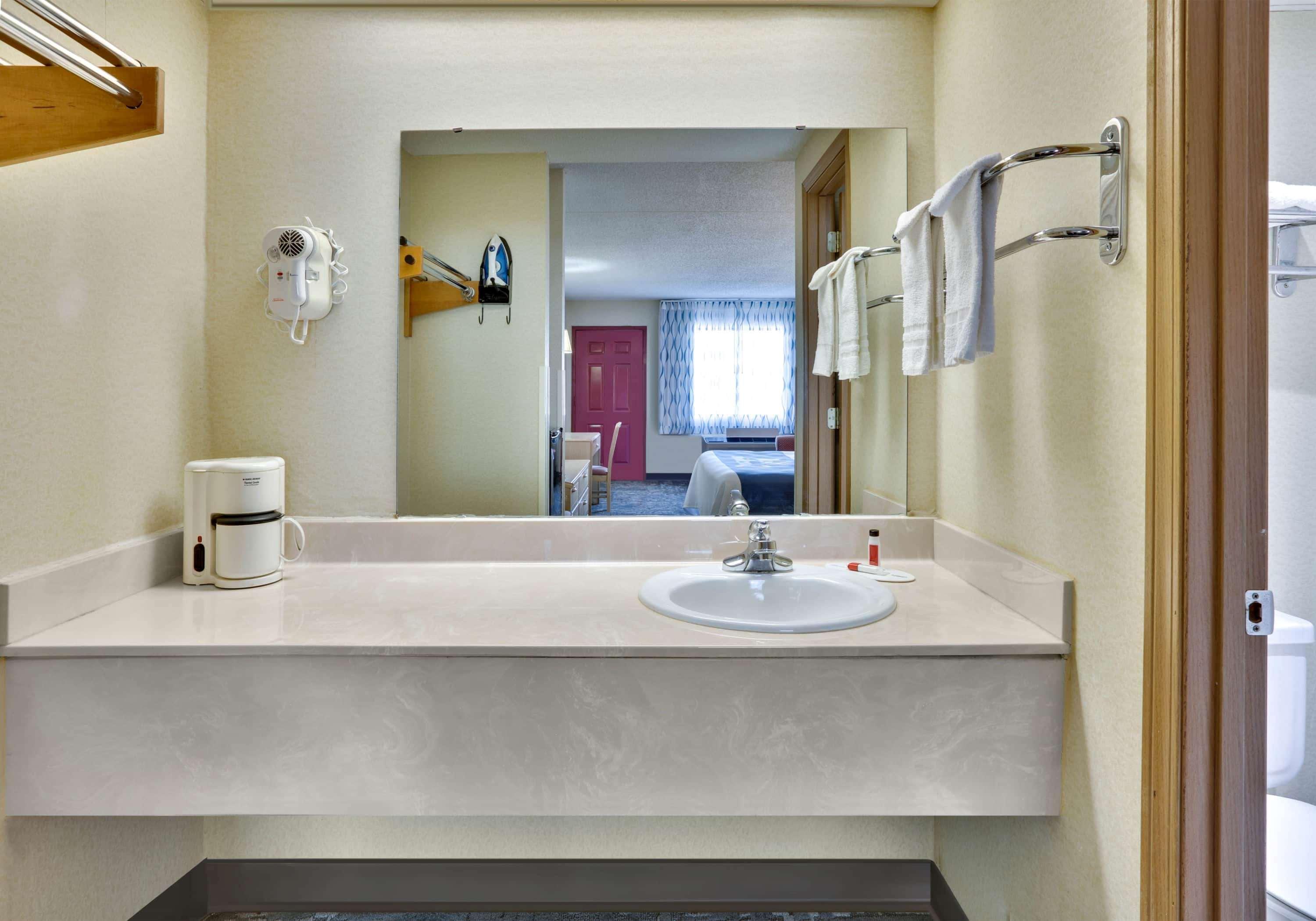 Days Inn & Suites By Wyndham Bentonville Kültér fotó